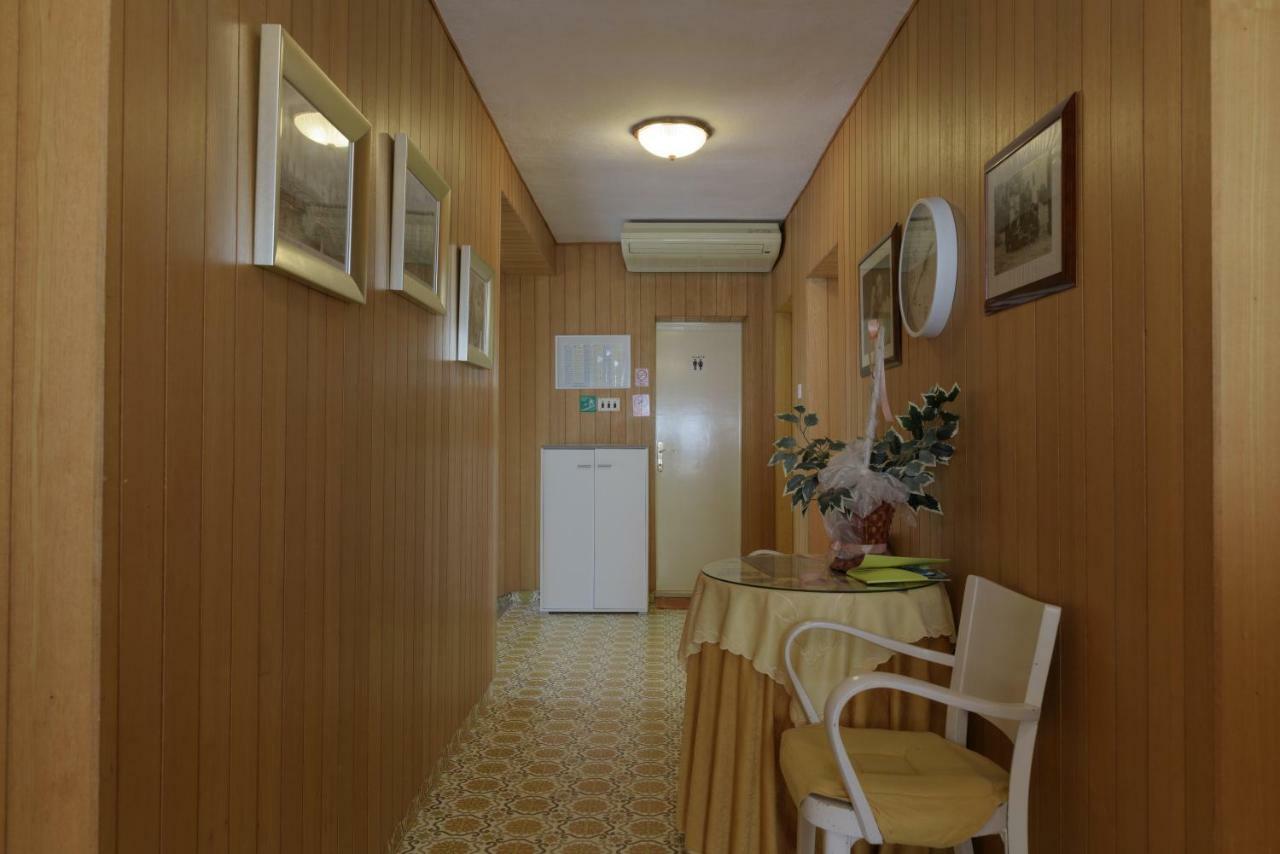 Rooms Mirjana - Centre Of Трогір Екстер'єр фото